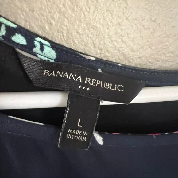 Banana Republic Sleeveless Shirt - Picture 2 of 6